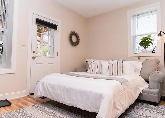 Luxury King Near Shadyside Hospital Apartment Pittsburgh