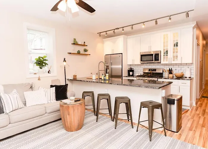 Luxury King Near Shadyside Hospital *
