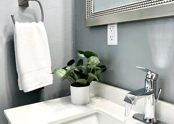 Luxury King Near Shadyside Hospital