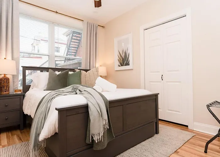 Luxury King Near Shadyside Hospital Apartment *