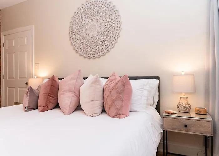 Luxury King Near Shadyside Hospital Apartment