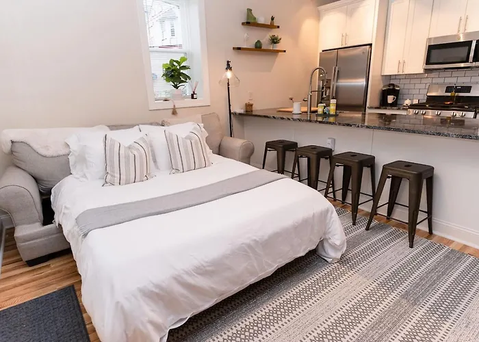 Luxury King Near Shadyside Hospital *